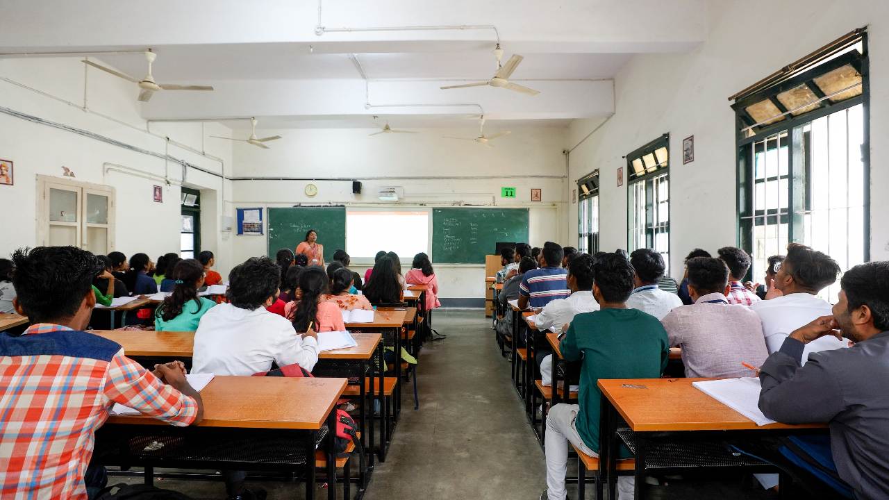 MES College of Arts, Commerce and Science