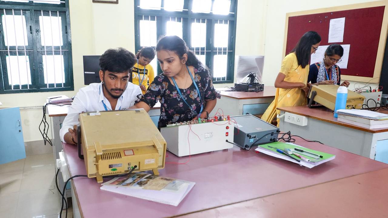 MES College of Arts, Commerce and Science