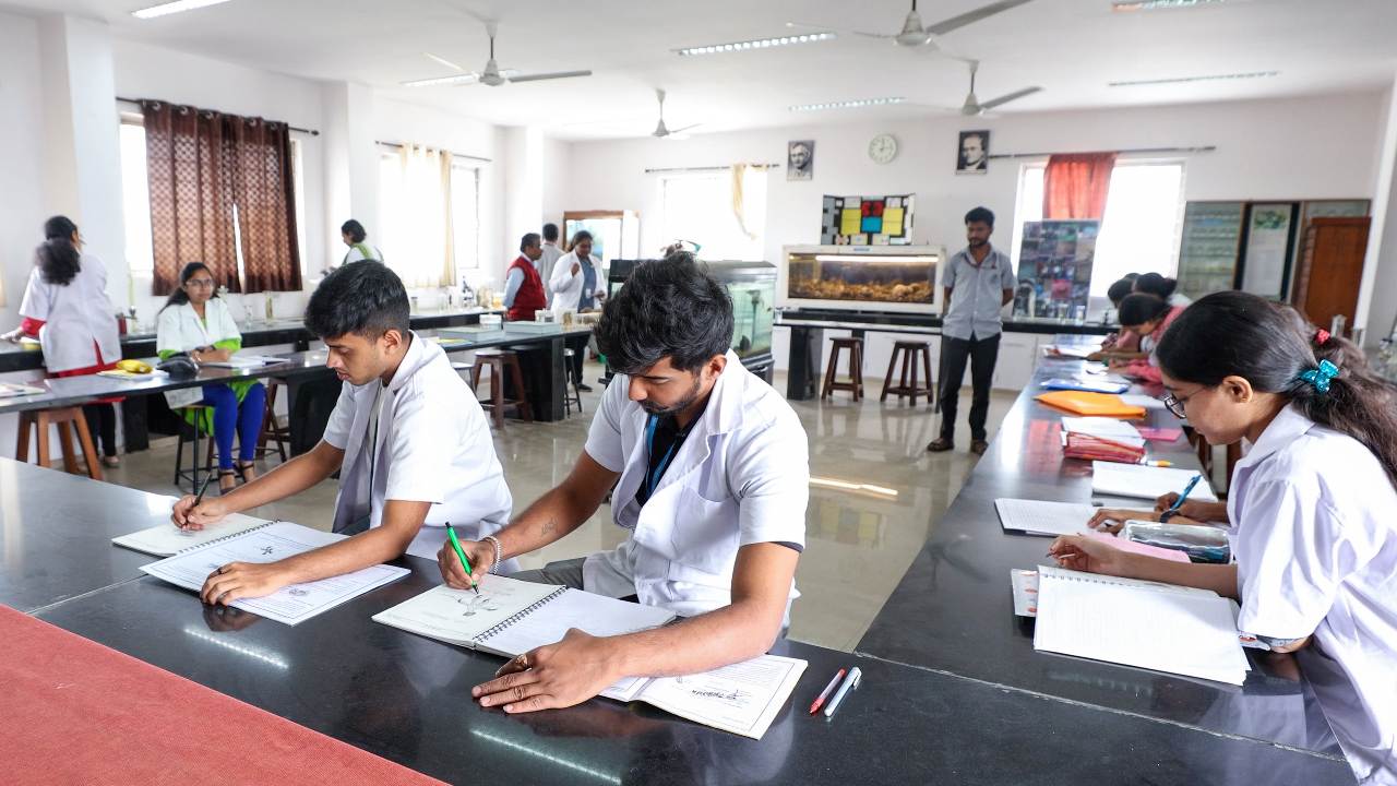 MES College of Arts, Commerce and Science