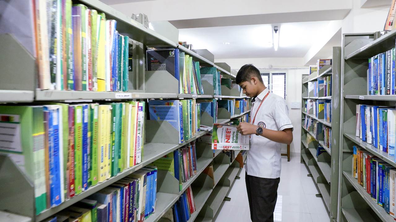 MES College of Arts, Commerce and Science