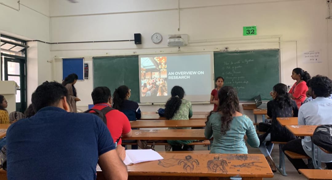 MES College of Arts, Commerce and Science