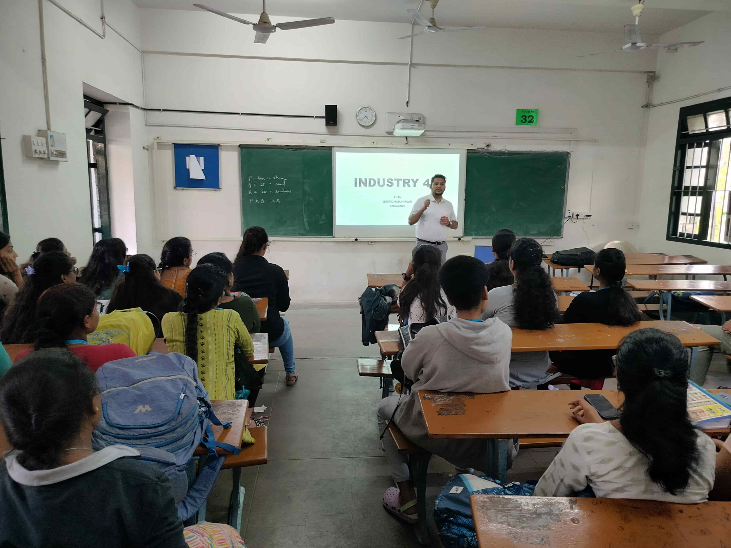 MES College of Arts, Commerce and Science